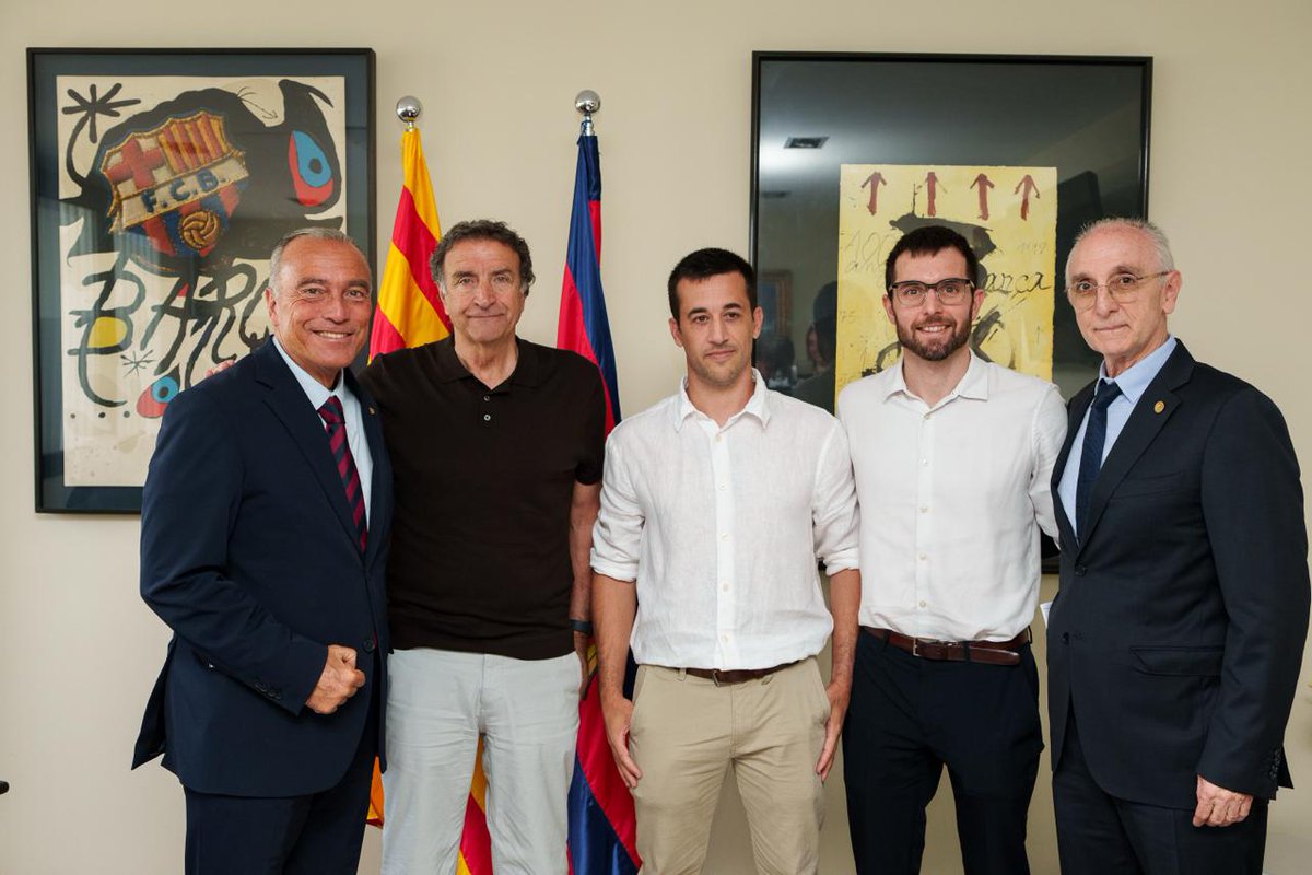 FCBarcelona_es's tweet photo. 🤝 El FC Barcelona y la UE Olot (@UEO1921) firman un nuevo convenio de colaboración

🔗 Todos los detalles: https://t.co/5EQrokwKDx https://t.co/TCjVumGMpo