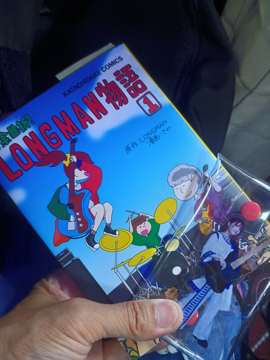take101014's tweet photo. 東京で観る初めてのLONGMANが楽しみ過ぎて🎵トライバーの方に気に入ってめっちゃ聴いてるよーとメッセージもらってテンション爆上がり中です🔥なんかLONGMAN物語読み返してたらバスに🚍乗り遅れかけました😅札幌の悪夢が蘇った…💦続きはバスの中で消灯まで読んでます🙂‍↕️
#TRiDENT
#LONGMAN https://t.co/25tXA7ak4Z
