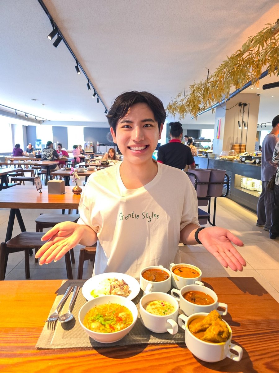 sarinpoom's tweet photo. เกิดอะไรขึ้น?! บุฟเฟ่ต์ข้าวแกงโรงแรมดังเชียงใหม่ (Travelodge Nimman) จากเคยรันคิวเฉียด 100 ล่าสุดหมอพูมไปอัพเดตมา (เวอร์ชัน 2026) คนหายไปไหนหมด? เดินเข้าได้เลยไม่ต้องต่อคิว! ราคาปรับเป็น 129.- แล้ว รสชาติจะยังคุ้มไหม? มาสรุปให้ฟังในเธรดครับ 👇 #รีวิวเชียงใหม่ #อร่อยบอกต่อ https://t.co/tk2T5i25qx