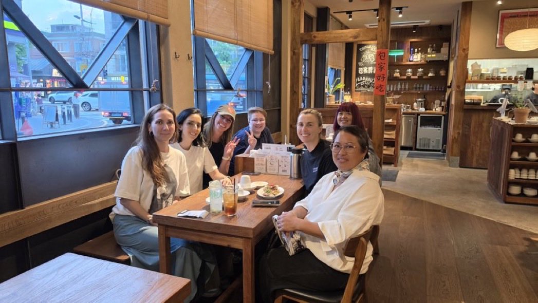 IneedyouSea's tweet photo. Love spending time with army friends 😍 Happy birthday again @_clairendipity and thank you for dinner.. https://t.co/9TjEinZUyZ