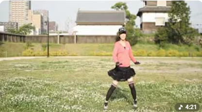 pigdebu1's tweet photo. 馬琴さんもぶるたんさんも今や子持ちのママさん。子供たちがこの動画見たら｢ママお花踏んでるー｣とか言うのかな。それとも花など気にせず平気で踏む人に育つのかな。 https://t.co/CG87DKLvrQ