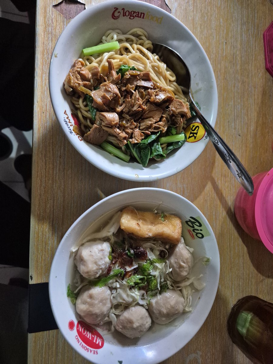 novitadind's tweet photo. Mie ayam dan bakso solo pak eko kebanggaan Malang 10/10 rekomen syekaliii ini yg deketnya superindo itu yaa https://t.co/r3KYyQ6efh