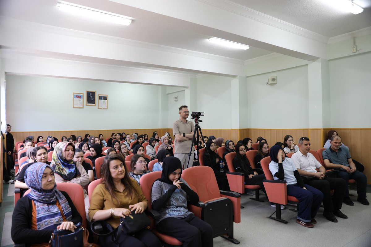 ksbu_kurumsal's tweet photo. KSBÜ’DE “ÜRETEN SAĞLIK VİZYONUNDA GELECEĞİN MESLEKLERİ” KONUŞULDU

https://t.co/TBROFEHVUv https://t.co/1AnuoSgzit