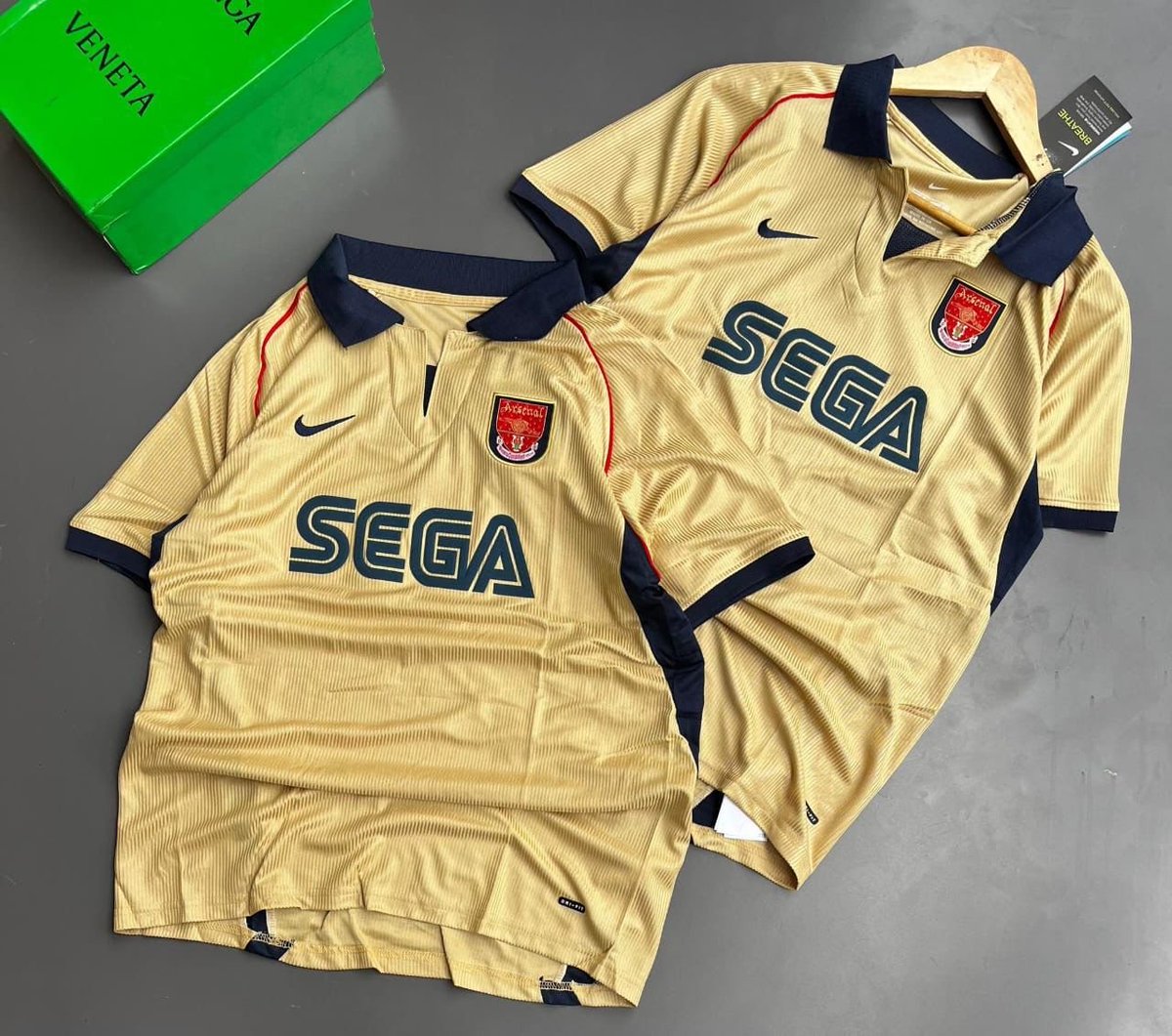ykgunnerz's tweet photo. Arsenal Sega yellow and gold retro kits available 

23,000 naira only 

Medium to 2XL sizes available 

DM to get yours now!!

Or send a Whatsapp message to....08083184042 https://t.co/EuAdczrEm5