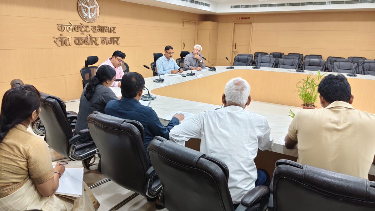 DM_Sknagar's tweet photo. जिलाधिकारी की अध्यक्षता में पुस्तकालय समिति की बैठक कलेक्ट्रेट सभागार में आयोजित हुई। संबंधित को आवश्यक निर्देश दिए गए। https://t.co/C15YeBBkhh