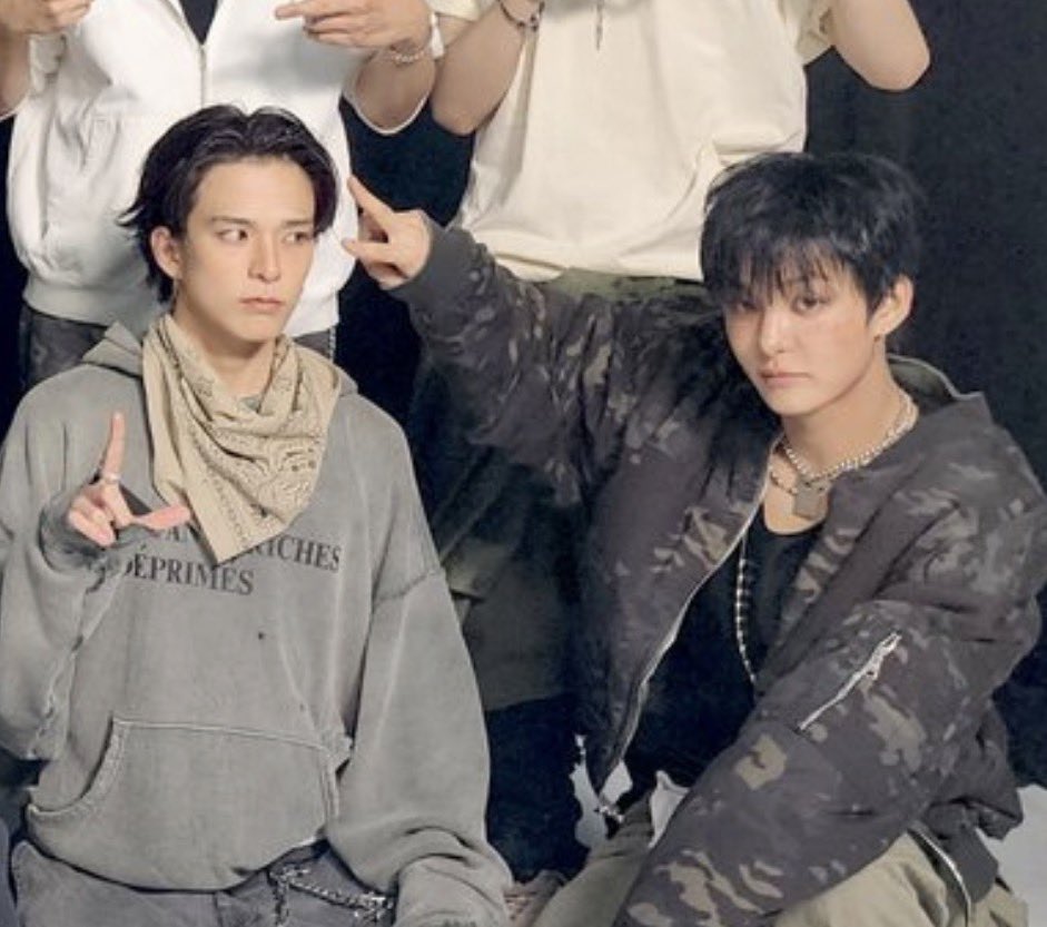 MoouTreasure's tweet photo. ☝🏻ってポーズ取り続けるアサヒさん愛おしい https://t.co/WfK8Yk3Zn1