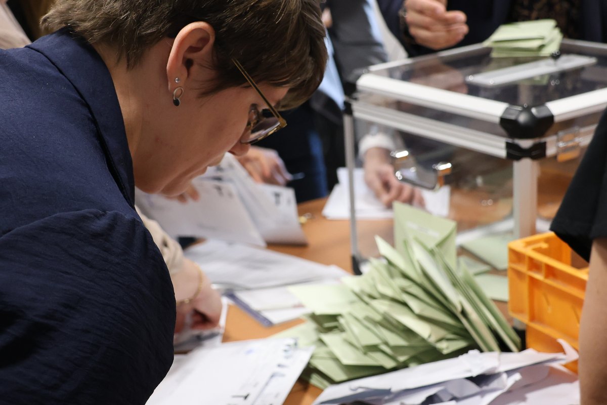 SDIS71's tweet photo. #CASDIS | Après l’installation des conseils municipaux et communautaires, les élus des communes et des EPCI de @saoneetloire ont voté leurs futurs représentants au CA du @SDIS71. Place au dépouillement des votes !
🎯Prochaine étape : la séance d’installation le 29 juin prochain. https://t.co/AtUY3Skt7h