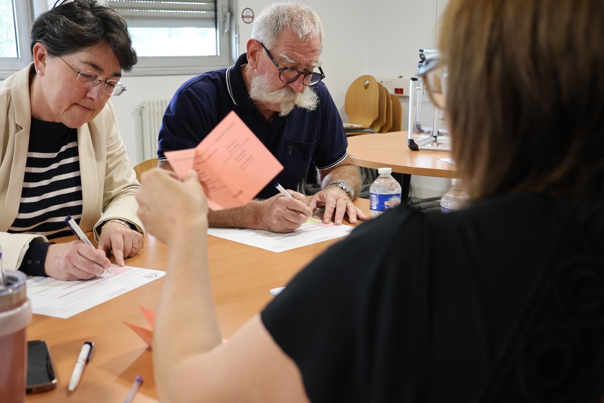 SDIS71's tweet photo. #CASDIS | Après l’installation des conseils municipaux et communautaires, les élus des communes et des EPCI de @saoneetloire ont voté leurs futurs représentants au CA du @SDIS71. Place au dépouillement des votes !
🎯Prochaine étape : la séance d’installation le 29 juin prochain. https://t.co/AtUY3Skt7h