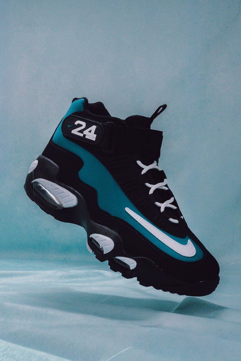 SOLELINKS's tweet photo. Ad: Nike Air Griffey Max 1 ‘Freshwater’ at $120 + FREE shipping, discount applied in cart => https://t.co/jiIOPGgnmi 

*must be logged in https://t.co/Dv2XEfRgfb