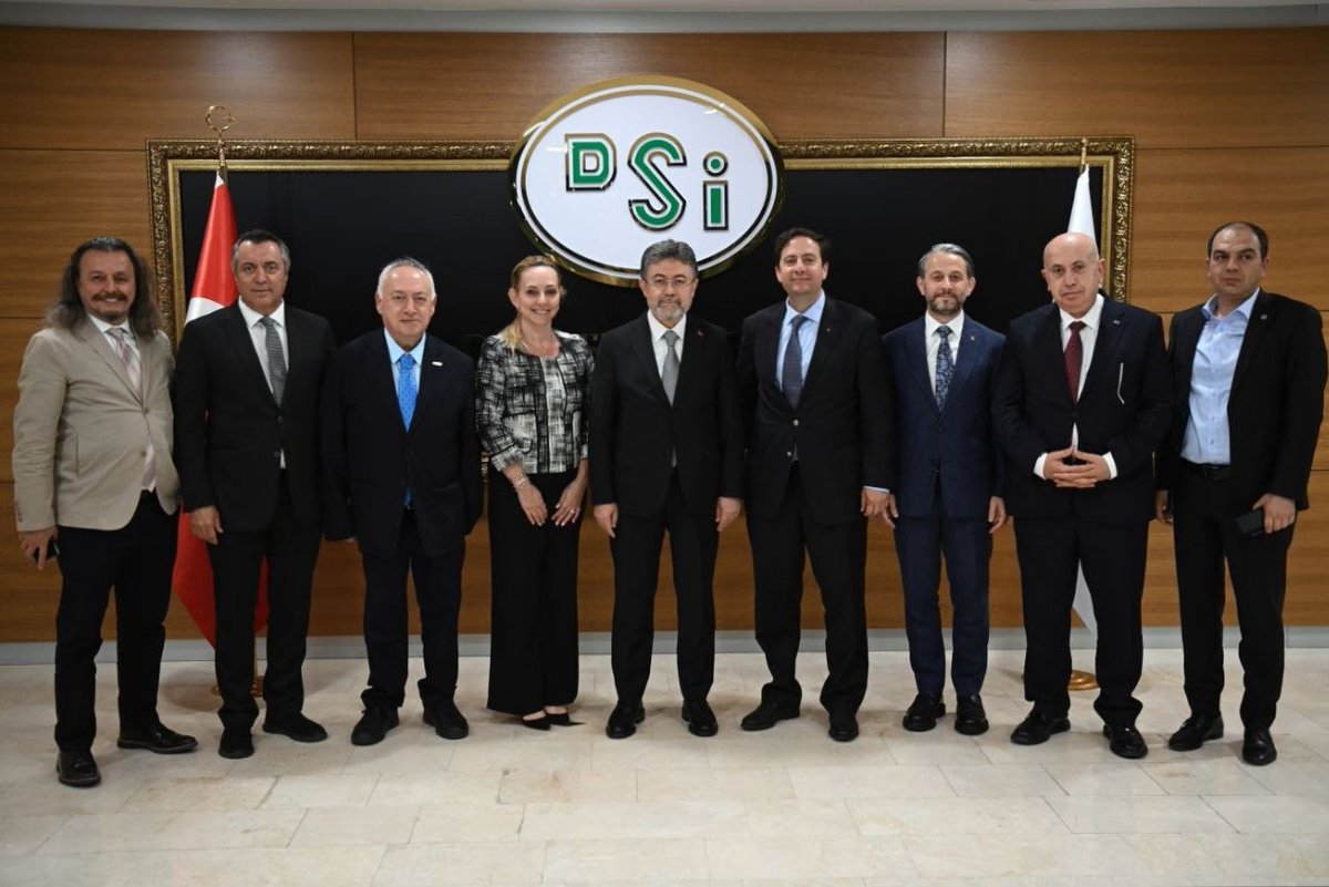 ihracatistanbul's tweet photo. İSHİB Başkanı Teoman Durukan, Yönetim Kurulu Üyeleri, TİM Tarım Kurulu Başkanı Melisa Tokgöz Mutlu ve Sektör Kurulu Üyeleri, Tarım ve Orman Bakanı İbrahim Yumaklı’yı makamında ziyaret etti. Ziyarette, sektöre ilişkin konular ele alındı ve görüş alışverişinde bulunuldu.@dgstznl https://t.co/dReKGE6Myq