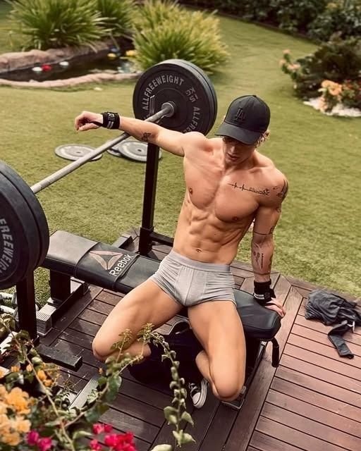 Noblemasculin1's tweet photo. I don't care if you're 15, 30, or 60lbs overweight.

Here's everything I'd do to lose it in the next 90 days:

1. Stop running. https://t.co/XHn0aLE2Cs