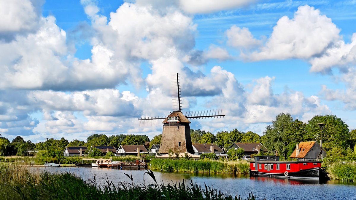 TonWesselius's tweet photo. @BuienRadarNL @MeteoGouda @MeteoGouda @janvissersweer @Alpenweerman @TalpaNetwork @weeronline @Weerplaza @omroepwest @pictureofNL @Groenehartstoc1 Vanmorgen nog mooie opklaringen bij de vierdaagse van Alkmaar,vanmiddag ook hoge bewolking https://t.co/ASQORHCt86