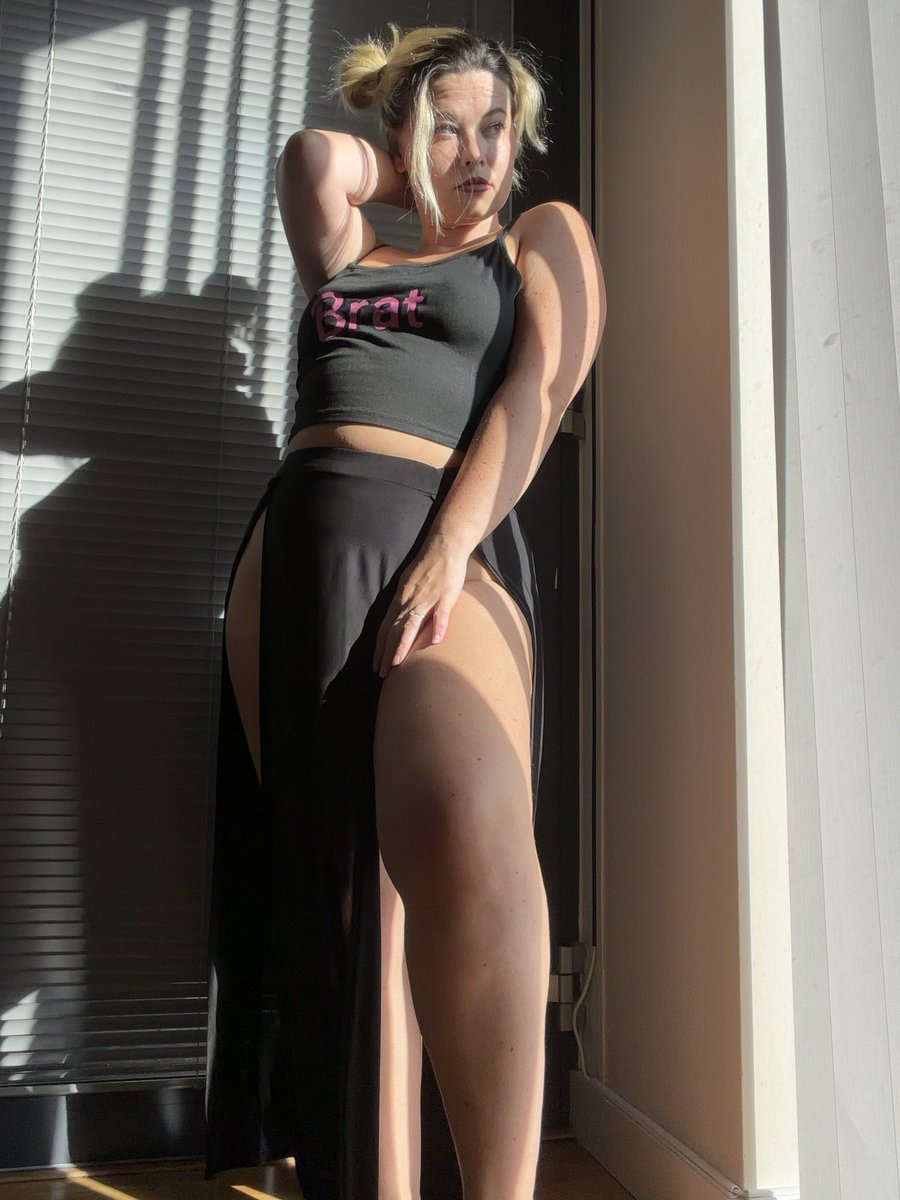 iamivywilde's tweet photo. Who would want a pvt with me and what would you do in it? https://t.co/EIkRIfA3aM