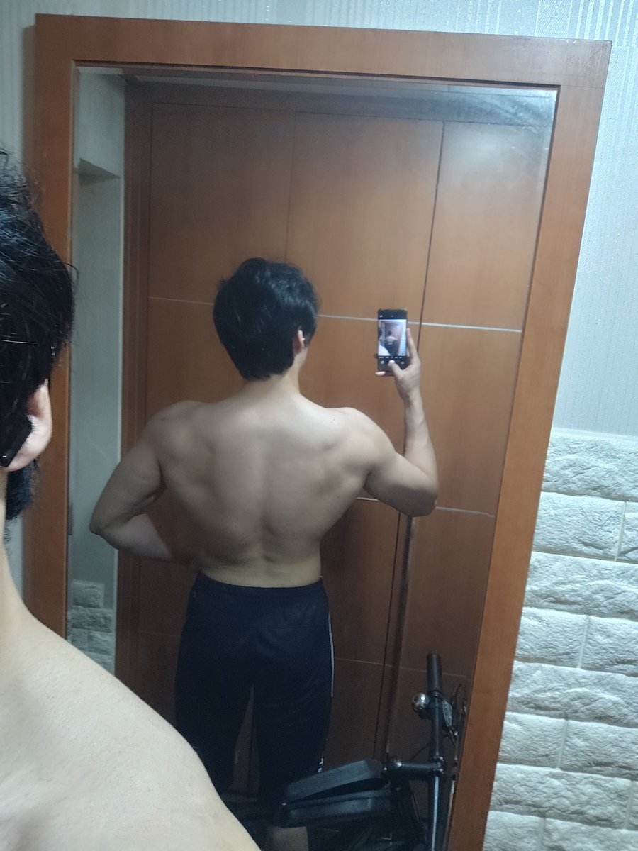 croweun2's tweet photo. 프레임 더 커지고 싶다... https://t.co/SoAkiTH5yM
