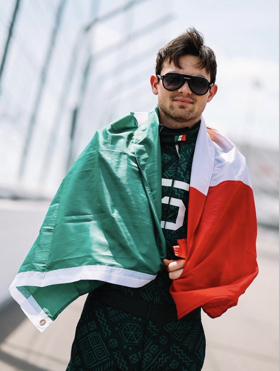 checosvlog's tweet photo. PÓNGANSE UN POPURRÍ DE JUAN GABRIEL EN FA, QUE SUENEN LAS TROMPETAS, VAMOS MEXICOOOOOOOOO CHINGADAMADRE https://t.co/ZIEBUo8r2p