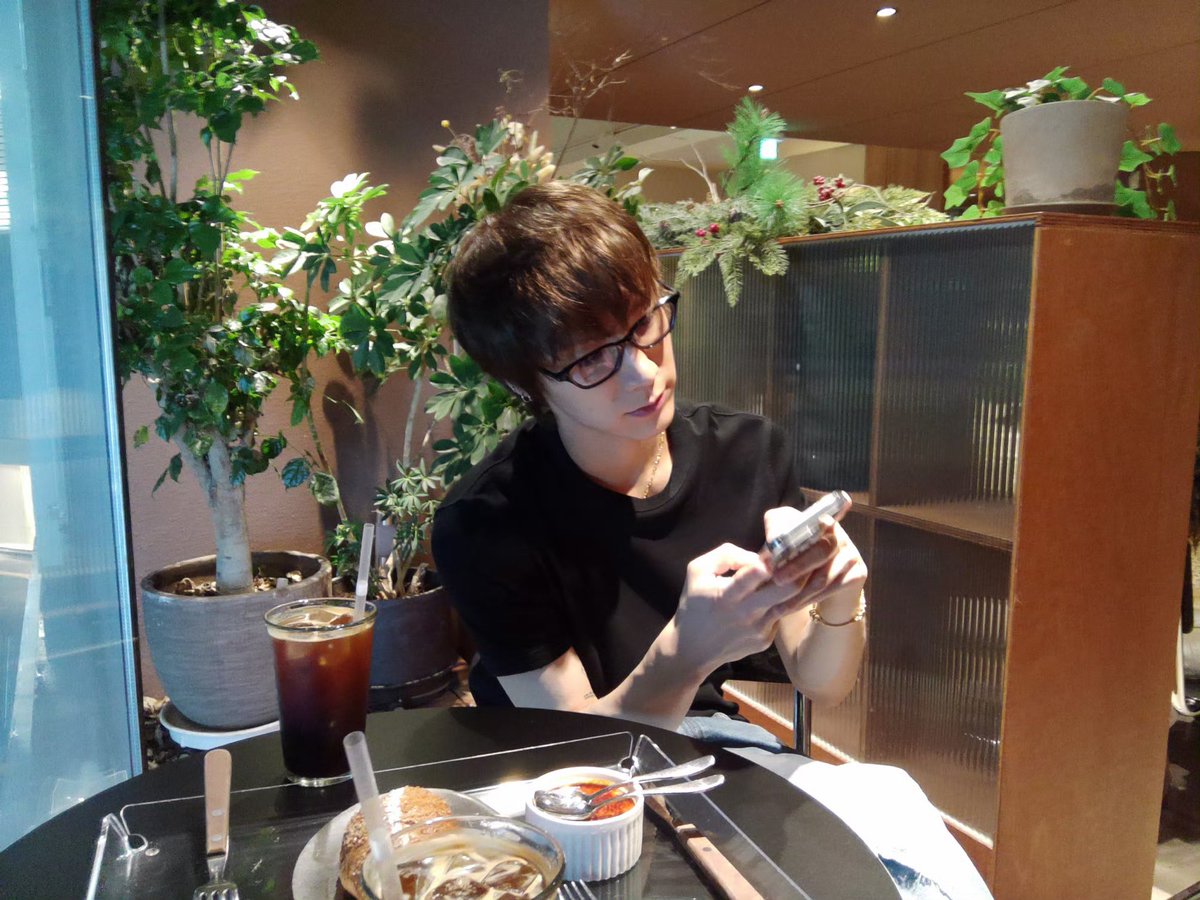 tclp27's tweet photo. 260611 텐 weibo 威神V_TEN_李永钦 

웨이보에 원본비율로 뽀너스사진까지 올려줌 https://t.co/XLIeSWkGf4