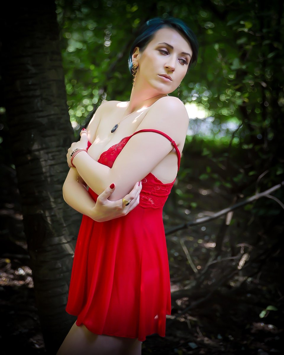 bluediamondart's tweet photo. Blue Diamond pozuje fotografom, malarzom, grafikom, rysownikom, rzeźbiarzom. W zakresie pozowania ma zdjęcia zmysłowe, buduarowe, w bieliźnie, nagości zakrytej, akty artystyczne, portretowe, modowe, komercyjne, reklamowe, makijażu, stylizowane. E-mail: bluediamondpoland@gmail.com https://t.co/TqIR5jhsug