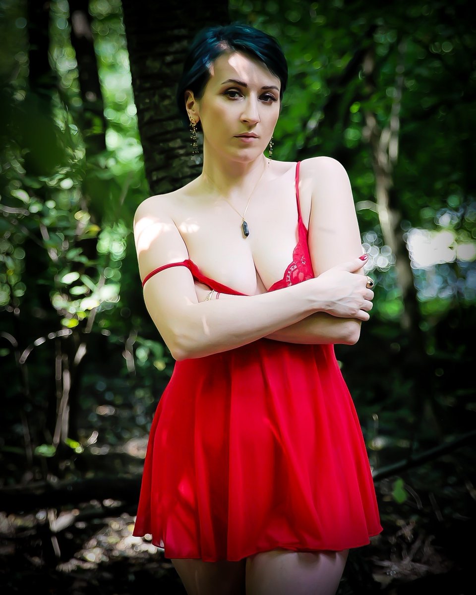 bluediamondart's tweet photo. Blue Diamond pozuje fotografom, malarzom, grafikom, rysownikom, rzeźbiarzom. W zakresie pozowania ma zdjęcia zmysłowe, buduarowe, w bieliźnie, nagości zakrytej, akty artystyczne, portretowe, modowe, komercyjne, reklamowe, makijażu, stylizowane. E-mail: bluediamondpoland@gmail.com https://t.co/TqIR5jhsug