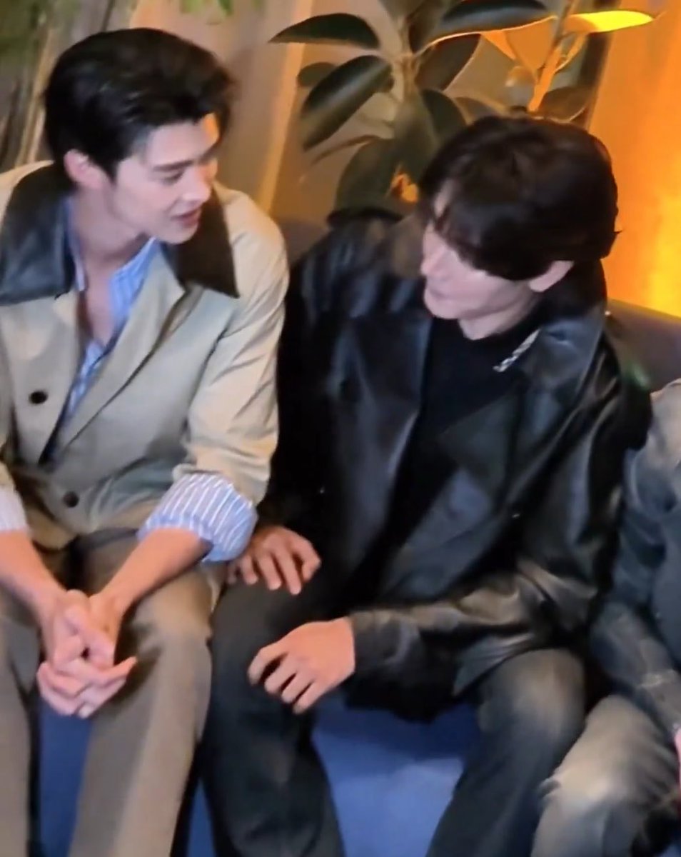 nonniesocool's tweet photo. ขอบคุณน้องจุงอาเชนที่คุยเล่นเป็นเพื่อนพี่มีนนะครับ เมนเราค่อนข้างintrovertนานๆทีจะมีเพื่อนใหม่🫶🏻

BURBERRY SUMMER X MEEN

#BurberryxMEEN #JoongArchen https://t.co/if3etDhq3M