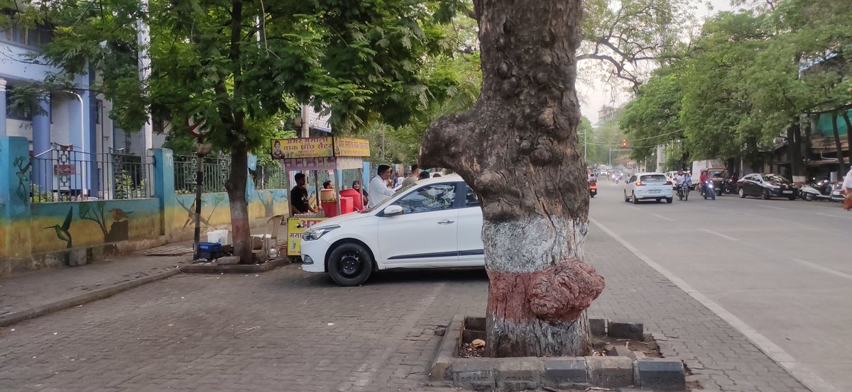 aagekisoch's tweet photo. @CMOMaharashtra @nagpurcp if everyone is encroaching the parking places then @NagpurPolice should avoid booking people for not parking at the right places. https://t.co/y8s9cXYJ82