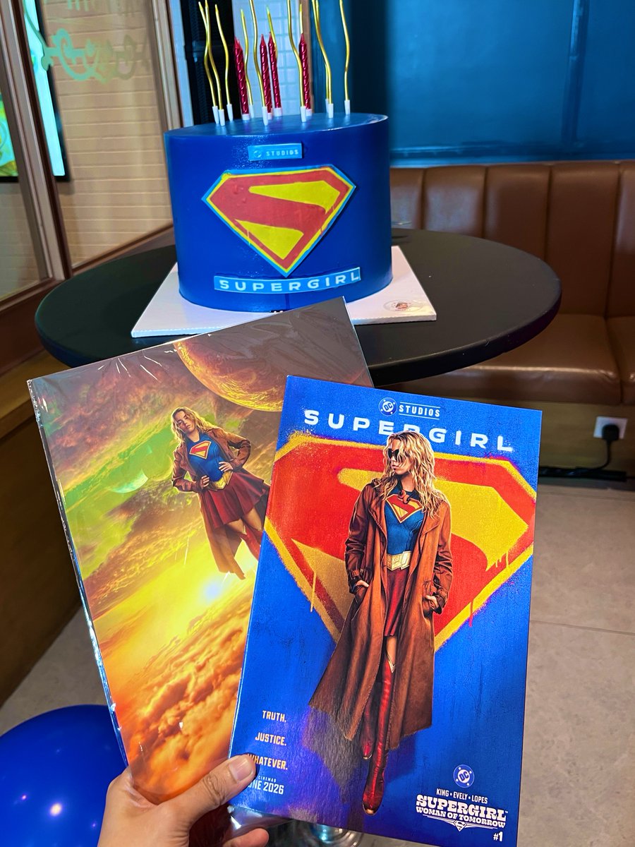 deroswunga's tweet photo. ternyata Kara Zor-El gemini ♊️ tjoooyy! habede Kara!!! semoga semakin Super dan titip salam buat sepupu lo ya si Clark wkwk. *anjay akrab beut dah gue* ❤️💙 #SupergirlBirthdayParty https://t.co/0Y2SaJdiGv