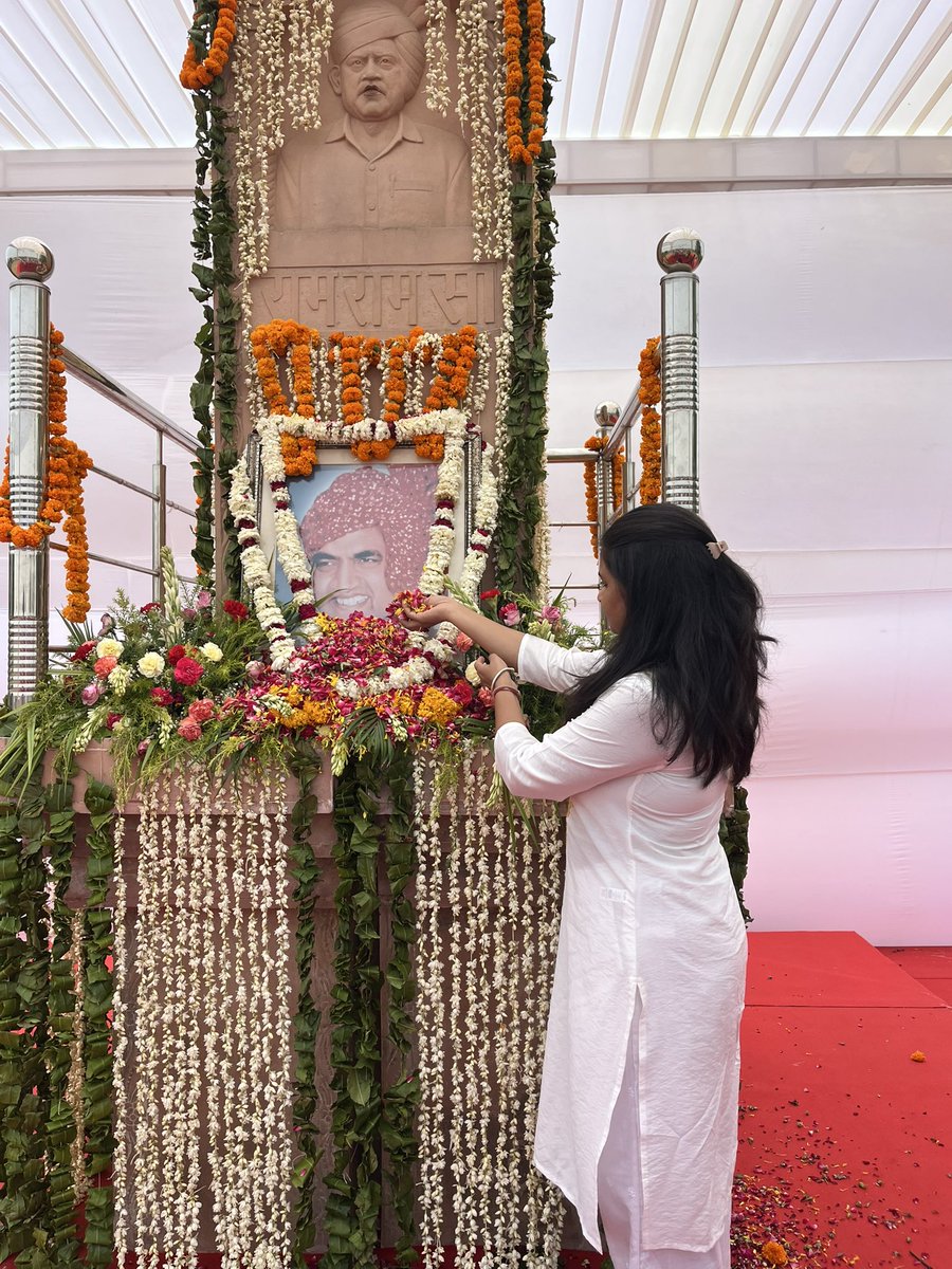 neemaverma's tweet photo. आज भण्डाना, दौसा में किसान मसीहा, पूर्व केन्द्रीय मंत्री स्व. श्री राजेश पायलट जी की 26वीं पुण्यतिथि पर आयोजित श्रद्धांजलि सभा में शामिल होकर उन्हें भावभीनी श्रद्धांजलि अर्पित की।

 #राजेश_पायलट_अमर_रहे 
@SachinPilot https://t.co/sTwffXmo00
