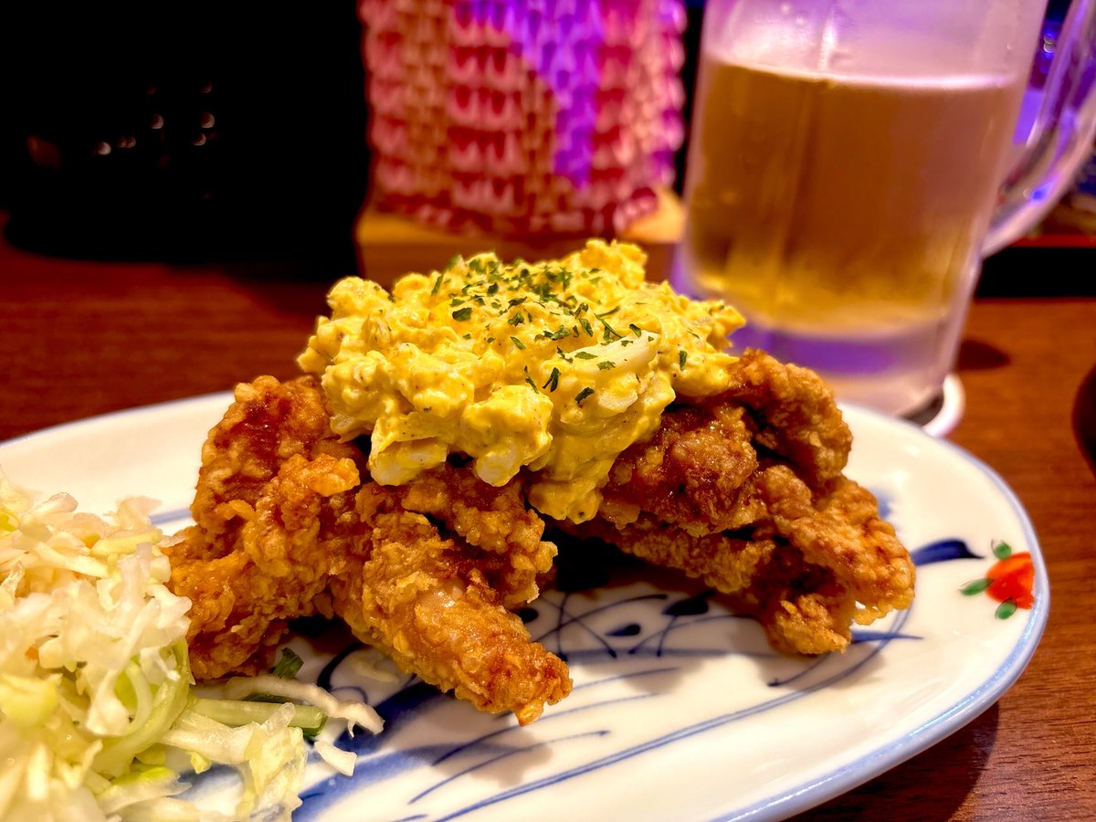 snoozer_101's tweet photo. 飲みに来てるよね https://t.co/LZ77MDT3Zp