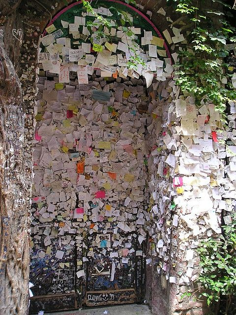 burnt_xion's tweet photo. Every year, thousands of letters arrive in Verona, addressed to a woman who never existed, asking if what they feel is real. https://t.co/KOyGxMrzHj