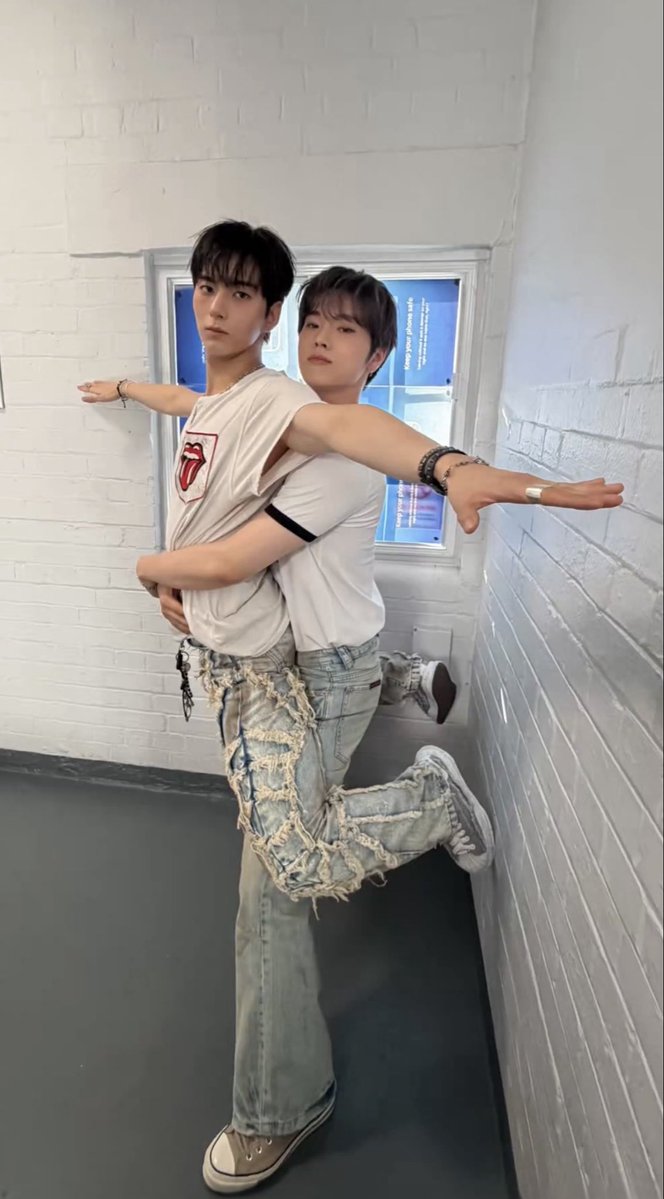 LXVEANDF3AR's tweet photo. the pride duo strikes again https://t.co/bd4yz9Ekdq