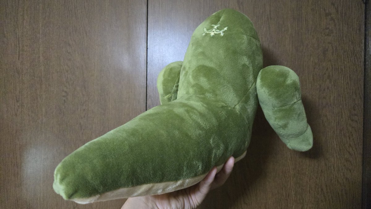 tanakamegane039's tweet photo. ロッタぬい、遂に両腕がついたぞ～！！！肩幅筋肉モリモリ、ムキふわロッタちゃんになりました💪🧸💕

一応これで本体は完成ですが、武器の斧も作ろうかなと思ってます🤭
(手の部分にマグネットを仕込んでいます)
#タナカ家ぬいドール https://t.co/9WLs6nf32S