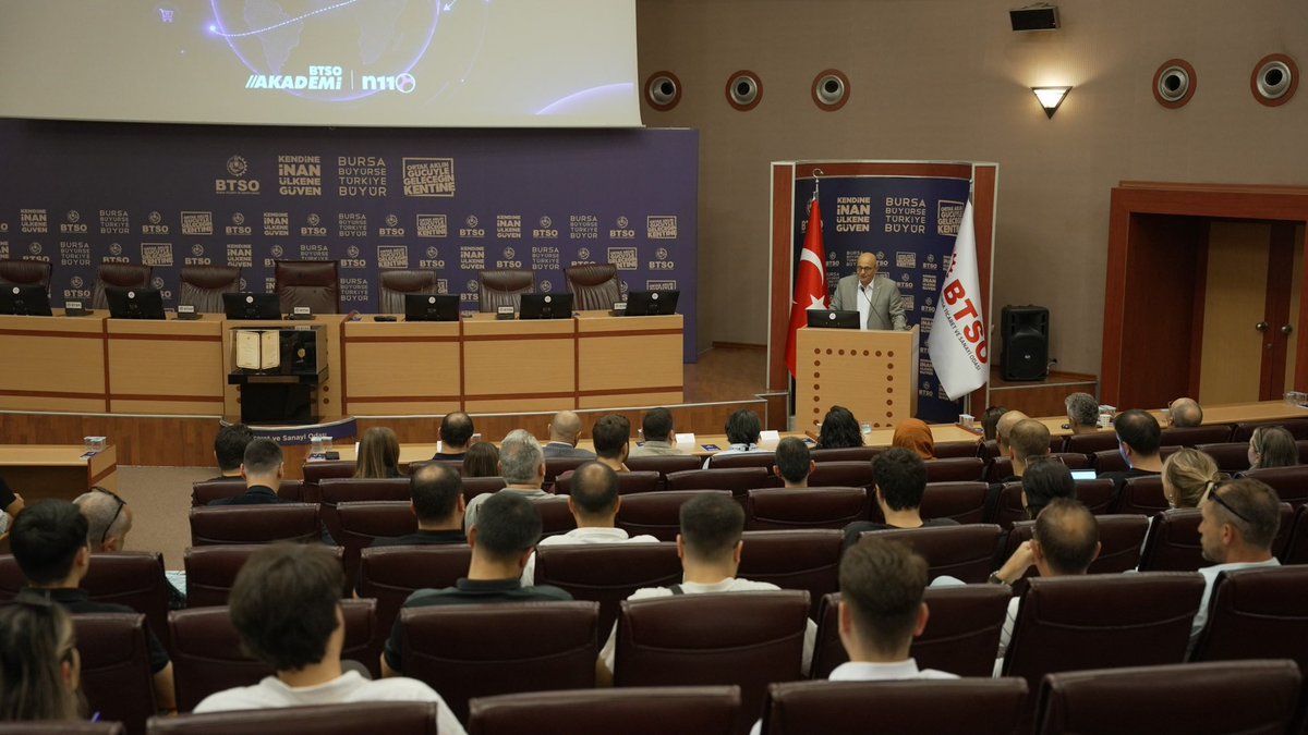 BursaTSO's tweet photo. ◾️ Bursa iş dünyasının eğitim ve gelişim platformu #BTSOAkademi kapsamında, “Yeni Trendlerle E-Ticaret ve E-İhracat” programı düzenlendi.

▪️ E-Ticaret ve Dijitalleşme Konseyi Başkanımız İlker Özgüven’in açılış konuşmasını yaptığı programda; n11 Satış Genel Müdür Yardımcısı Eren Ünlü “Büyüme ve Gelişim Hedefleri”, n11 Operasyon Genel Müdür Yardımcısı Gonca Okay Dalgıç “Ticarette İleri Satış Teknikleri”, n11 İş Ortakları Eğitim Müdürü Sayın Şevket Başer ise “Satıcılar İçin Yeni Satış Geliştirme Araçları” başlıklarında bilgilendirme sunumları gerçekleştirdi.