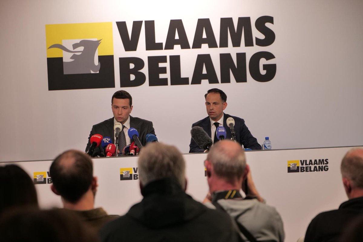 vlbelang's tweet photo. "Het was de N-VA van Bart De Wever die zich destijds resoluut verzette tegen dit Omvolkingspact, vandaag zijn ze de grote verdedigers van datzelfde destructieve pact." @tomvangrieken #EuropaEuropees https://t.co/x6yh5khVZF