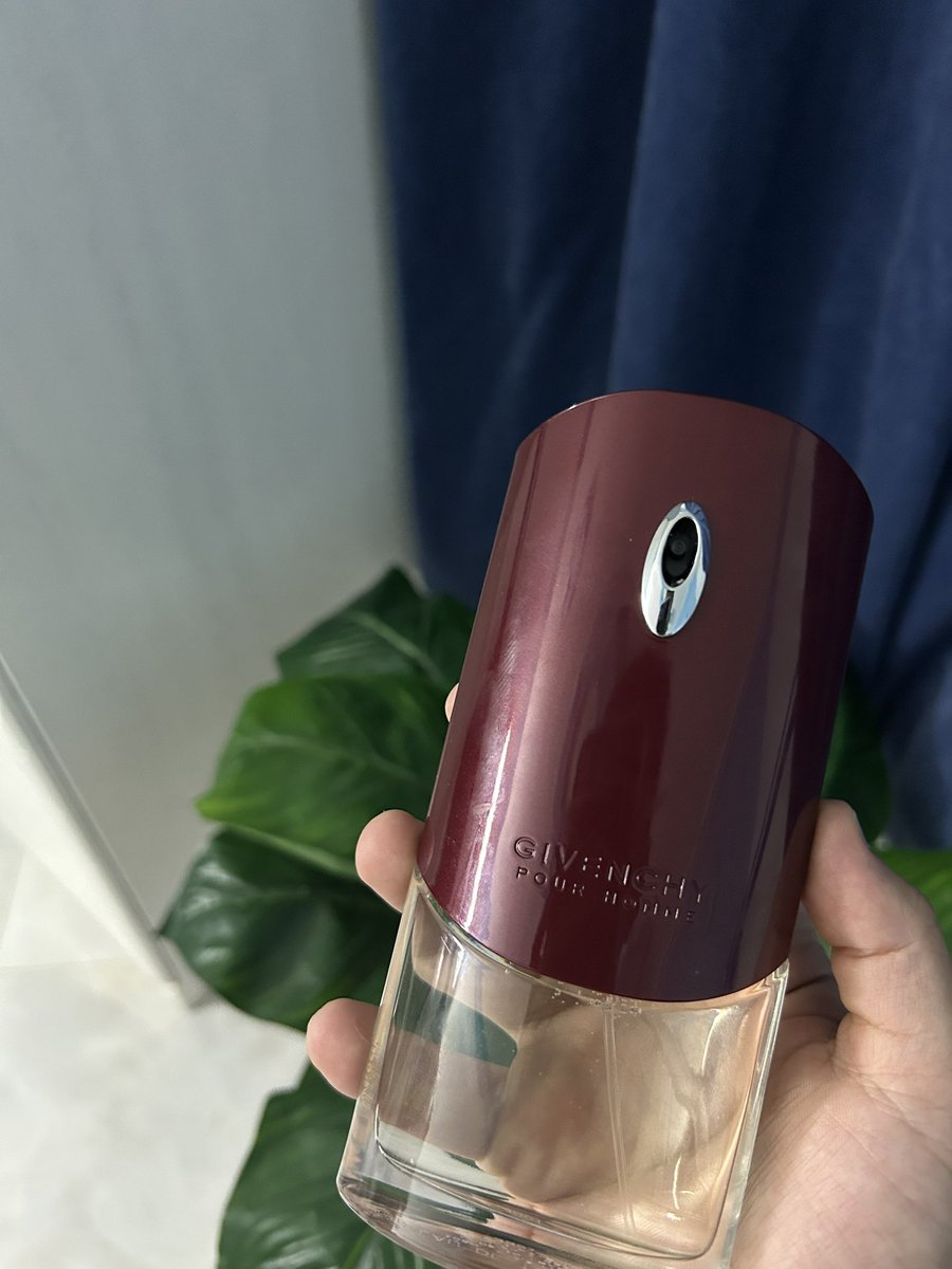 omaar012012's tweet photo. @bndr_00091 GIVENCHY 2002 ☺️ https://t.co/vG9vl0nP9a