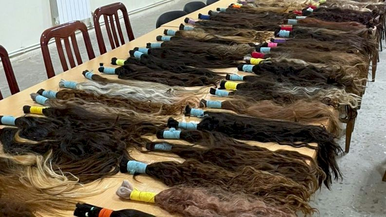 IIsraelisReal's tweet photo. 🇺🇸
Human hair smuggled from Iran raises horrific suspicions
#Iran

Armenian customs authorities seized 143 packages of natural human hair, totaling 26 kilograms, hidden inside pillows in a truck coming from Iran
Read more:
https://t.co/u2GCXeYvKB https://t.co/50iVIl9CGr