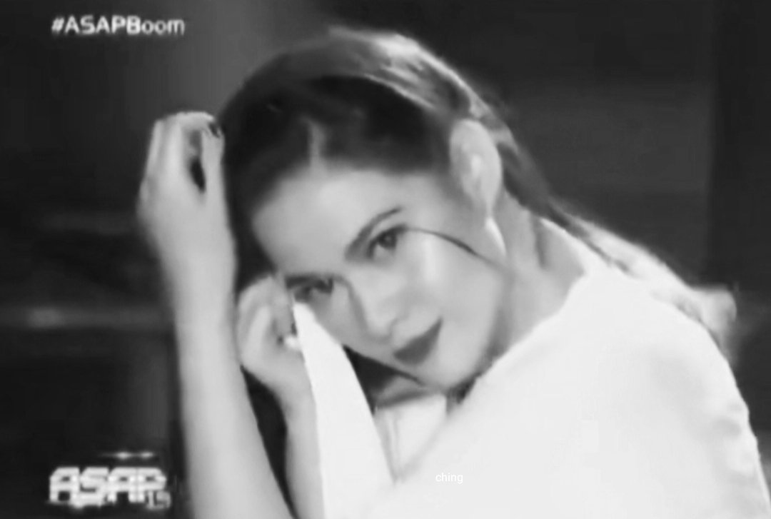 Chess_mosa's tweet photo. Rare photo of Josephine Bracken wiping her tears with her iconic white shirt as she witness Jose Rizal's d*ath. Btw, she is his last woma 🥺
#rp612fic #rp612 https://t.co/k44rEq8jUo
