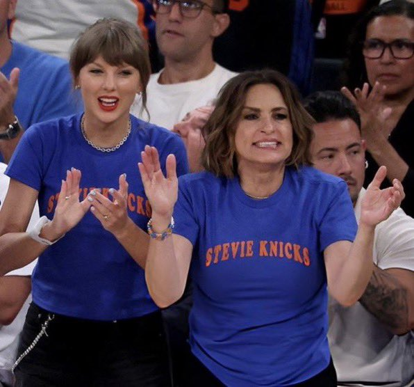 treykerby's tweet photo. When did Mariska Gargitay get her shirt? Was this an in-arena quick print? https://t.co/U8ZDuElrzL