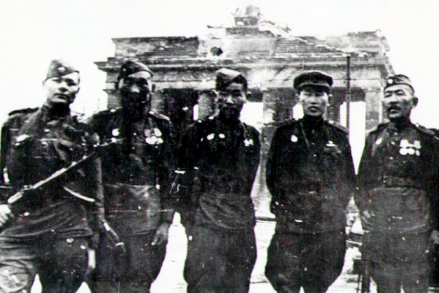 dert25v's tweet photo. @zonagroyp7 @GenZPatriotz >ruzzia
>brother wars
nigga, sure, I've heard that you in America have problems with history, but this much? the fuck, do you guys have an IQ at the level of niggers from Africa? https://t.co/SJMlRkrn3o