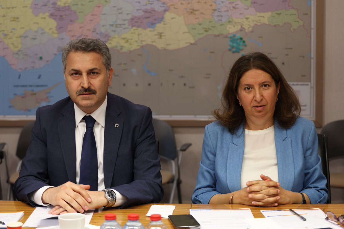 EyupEroglu60's tweet photo. 📍 AK Parti Genel Merkezi

Genel Başkan Yardımcımız ve Yerel Yönetimler Başkanımız Sayın @mustafademir başkanlığında gerçekleştirilen istişare ve değerlendirme toplantımızı yaptık.

Yerel yönetimler alanındaki çalışmalarımızı, teşkilatlarımızın sahadaki faaliyetlerini ve önümüzdeki süreçte hayata geçireceğimiz projeleri ele aldık.

Milletimizin emanetine sahip çıkma sorumluluğuyla, şehirlerimize ve vatandaşlarımıza en iyi hizmeti sunmak adına durmadan çalışmaya devam ediyoruz.

#AKParti #YerelYönetimler #TürkiyeYüzyılı #AKPartiGenelMerkez 🇹🇷