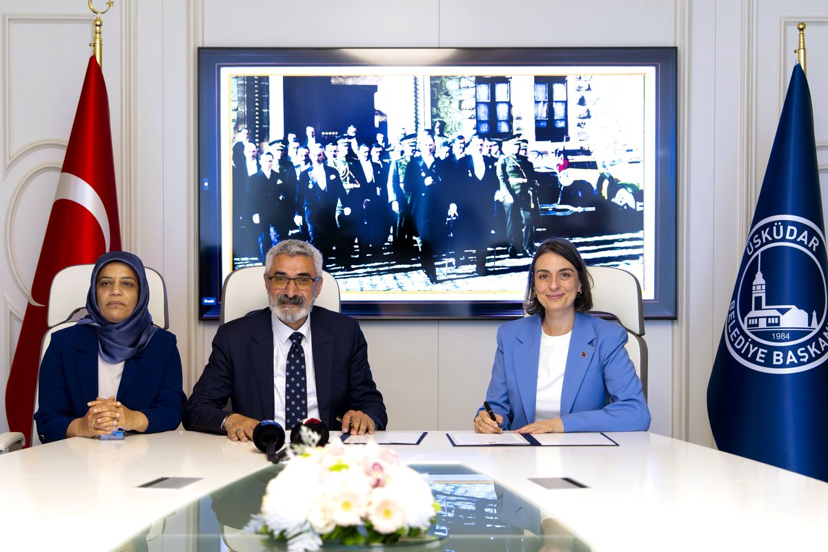 bulentkaygun's tweet photo. Karakoçan Belediyesi ile Üsküdar Belediyesi arasında Kardeş Belediye Protokolü’nü imzalamanın mutluluğunu yaşadık.

Karakoçan Belediyesi Eşbaşkanları Sayın Cafer Oğur ve Sayın Eda Durmuş ile Yazı İşleri Müdürü Emrullah Kaya’yı, Üsküdar Belediye Başkanımız Sinem Dedetaş ve meclis üyelerimizle birlikte Üsküdar’da ağırladık. 

Gerçekleştirdiğimiz imza töreniyle belediyelerimiz arasında dayanışmayı, bilgi ve deneyim paylaşımını güçlendirecek önemli bir adım attık.

Yerel yönetimlerin ortak akıl, dayanışma ve halk odaklı hizmet anlayışıyla birbirini güçlendirmesinin kıymetine inanıyoruz. Kurduğumuz bu kardeşlik bağının Karakoçan ve Üsküdar halkları için hayırlı sonuçlar doğurmasını diliyorum.

Bülent Kaygun
İBB & Üsküdar Meclis Üyesi