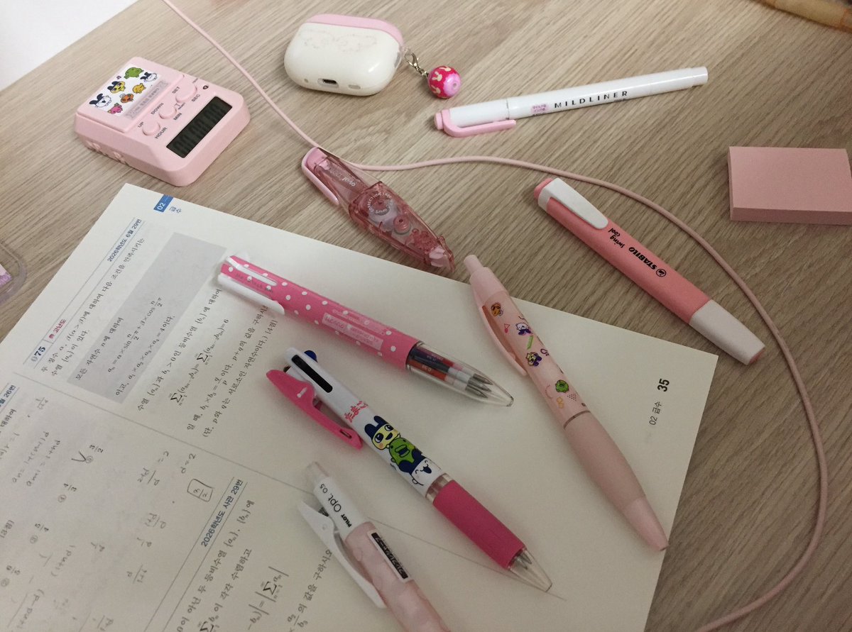 Aahhh_e's tweet photo. 생각보다핑크를많이좋아햇던것•••💕￼ https://t.co/dWXVGgpXXR
