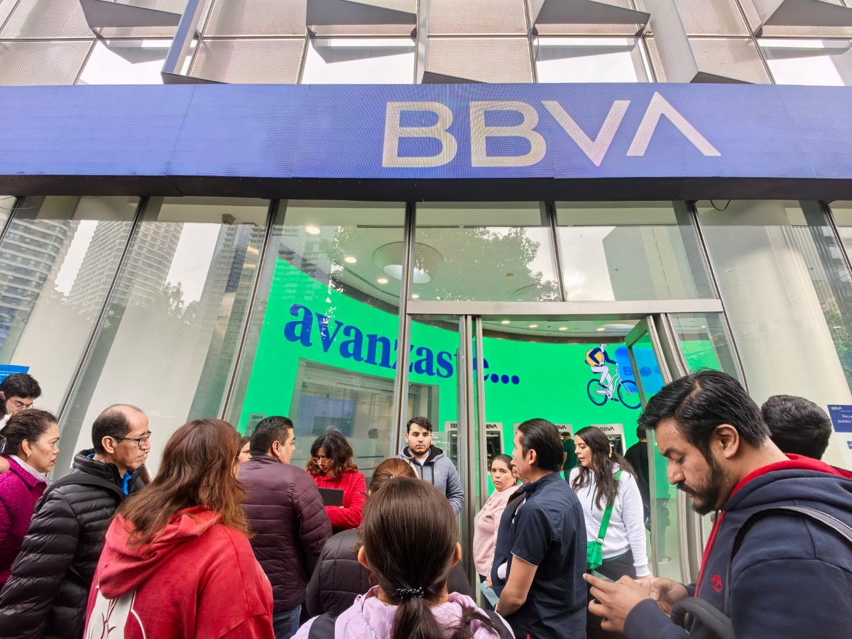 DiegoLpezD54231's tweet photo. Oye @Profeco, al parecer @BBVA_Mex colocó una publicidad engañosa en sus canales oficiales. Su personal de Parques Polanco está diciendo que no se tendrán las monedas de plata y oro del mundial debido a fallas en el sistema. ¿Será que se tienen malas prácticas? https://t.co/QcnI3CQAjv