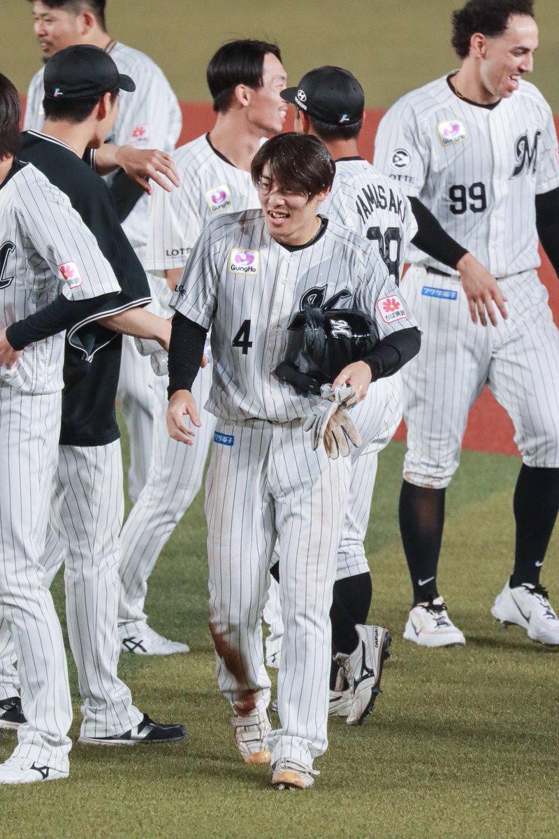 snshg_418's tweet photo. 260611＠ZOZO #友杉篤輝 選手 ˖ ࣪⊹
水も滴るイイ男✨✨サヨナラまりほー！🏁 https://t.co/jLSAjwFPVf