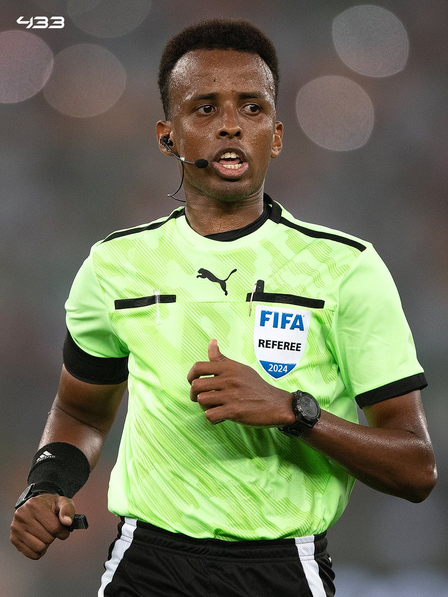 433's tweet photo. 🚨 𝐎𝐅𝐅𝐈𝐂𝐈𝐀𝐋: Somali referee Omar Artan will officiate Super Cup Final match between PSG and Aston Villa in Salzburg. 🏆

He is the first-ever referee from Somalia to officiate a UEFA final. 🇸🇴👏 https://t.co/ri2L33M4D5