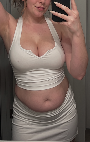 tinyylola's tweet photo. MEN, be honest, do you like my belly?? https://t.co/yCNUmGuNtL