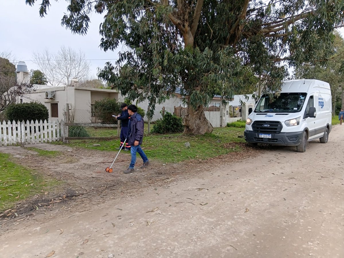 PRENSAOSSE's tweet photo. 📍 Si vivís en Félix U. Camet, prestá atención: estamos desarrollando un operativo en tu barrio.

*⃣ Se trata de una serie de verificaciones sobre las conexiones domiciliarias. Además, informamos a los vecinos respecto a las condiciones del servicio.

☎️0810-6662424
📲223 6948900 https://t.co/B5gz8JTLEj