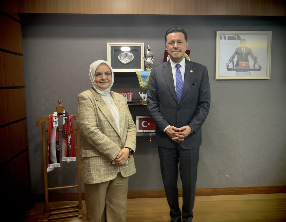 NebiHatipoglu's tweet photo. Hac vazifemiz vesilesiyle, Gazi Meclisimizdeki çalışma ofisimizde bizleri ziyaret eden MKYK Üyemiz ve Düzce Milletvekilimiz Ayşe Keşir’e gönülden teşekkür ediyorum.

Nazik ziyareti, samimi sohbeti ve içten temennileri için kendilerine şükranlarımı sunuyorum.

📍TBMM https://t.co/uO5rRdJeos