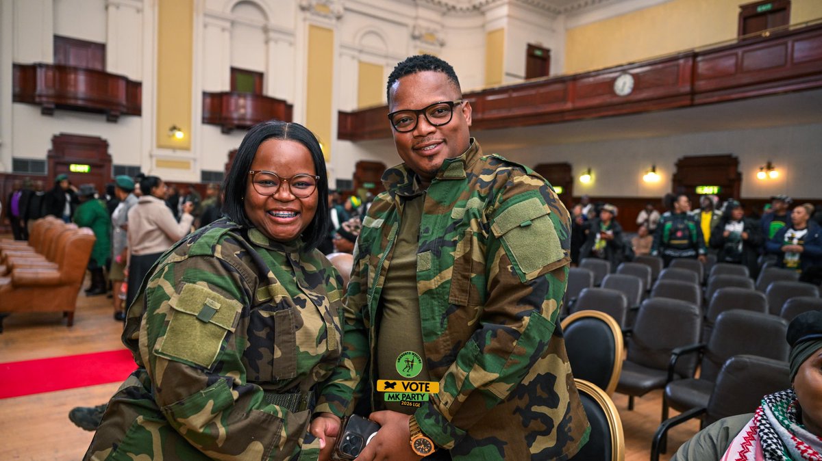 MkhontoweSizwex's tweet photo. Comrades, friends, and family have come together at the Memorial Service of Hon. Mzikayise Ntshingila, where His Excellency President Jacob Zuma addressed the congregation as they bid farewell to our fallen soldier.

Mzikayise akalalanga uguqe ngamadolo. https://t.co/7OzEmdxv0k
