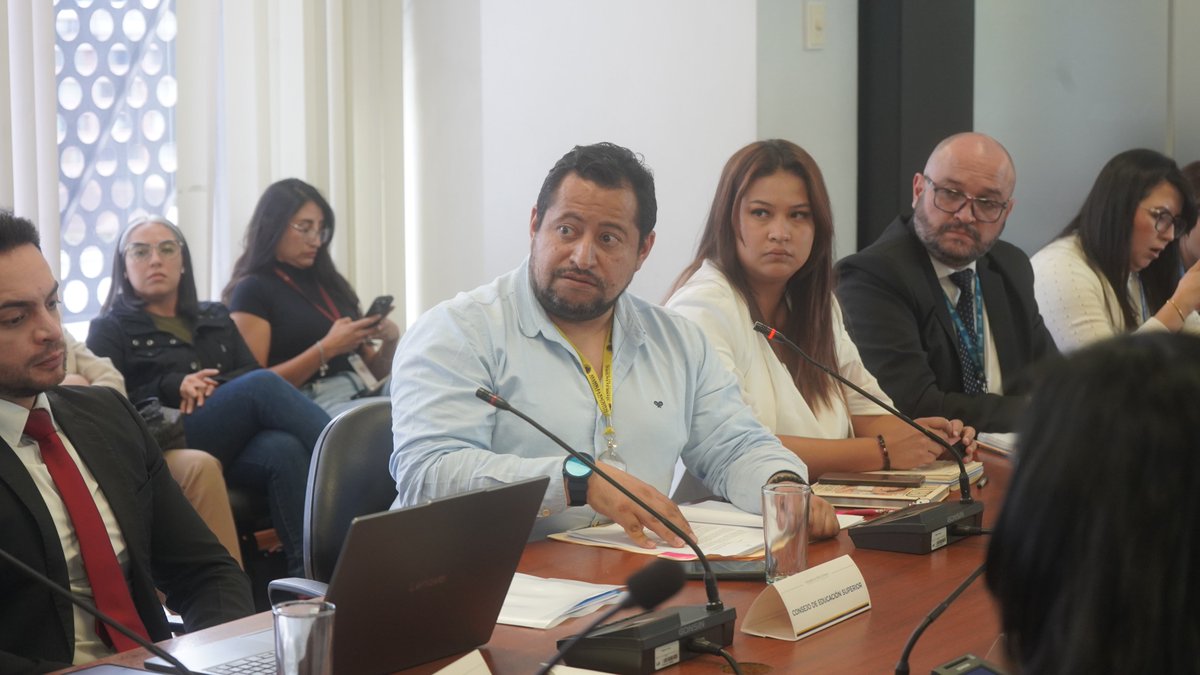 DEFENSORIAEC's tweet photo. 👤Carlos Albán, director del Mecanismo para la Prevención de la Violencia Contra la Mujer y Basada en Género, dijo que la DPE actuó de oficio ante el caso, a través de una estrategia defensorial que incluyó una mesa de trabajo interinstitucional y la Vigilancia al Debido Proceso. https://t.co/yiFzaOZB7Z