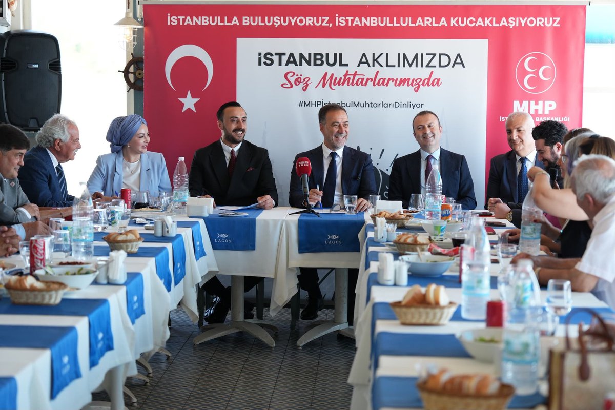 _MHPistanbul_'s tweet photo. İl Başkanlığımız tarafından düzenlenen “İstanbul Aklımızda, Söz Muhtarlarımızda” programı kapsamında Bakırköy'de muhtarlarla bir araya gelindi.

İl Başkanımız Sn. @BBvolkanyilmaz, Muhtarlarla İlişkilerden Sorumlu İl Başkan Yardımcımız Sn. Burak Tatar, Bakırköy İlçe Başkanımız Sn. Turgut İnan, İl ve İlçe Yöneticilerimiz, Bakırköy Muhtarlar Derneği Başkanı Sn. Serdar Uzunoğlu ve muhtarların katıldığı toplantıda, mahallelerin ihtiyaçları, talepleri ve çözüm önerileri değerlendirildi. 

Muhtarların görüş ve önerileri dikkatle dinlenerek not alındı.

#MHPİstanbulMuhtarlarıDinliyor