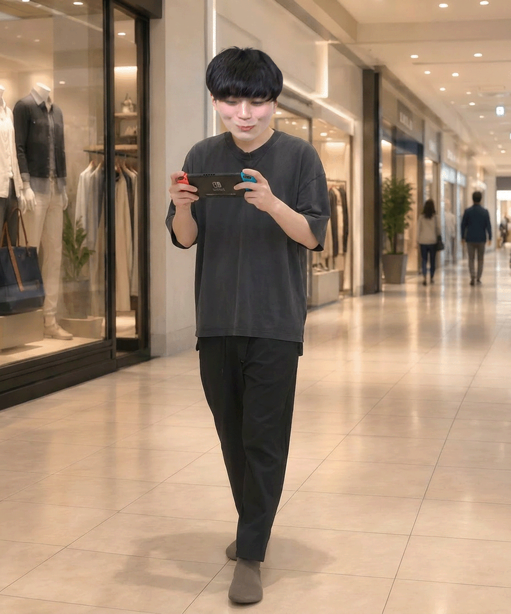 KYOUPOKEch's tweet photo. イオンモールでよく見かけるポケモン廃人 https://t.co/CkXuz2VQMa